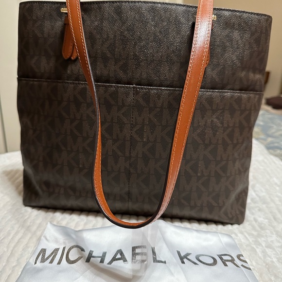 Micheal khors bag - Picture 2 of 4